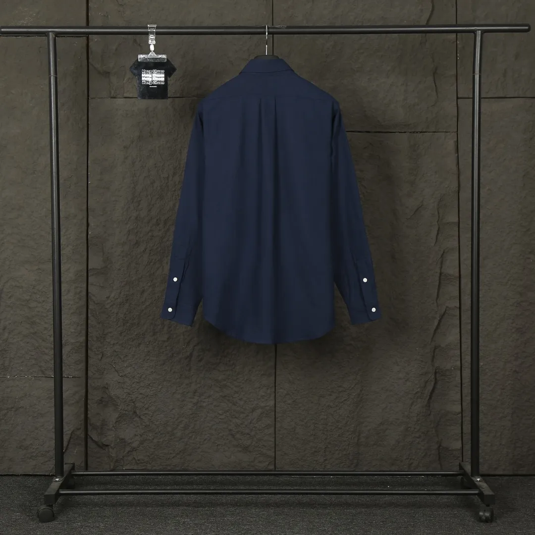 P230 Real photos [Evergreen for all seasons] Style number: 25011# Color: Navy red label/original blue/original white/matte pink/khaki/charcoal gray/black/dark blue white label Size: S to Face 100 cotton oxford spun, pre-laundering treatment, tight and soft texture ✅ - Custom dyed original pearlescent white buttons with different sizes ✅ - Special shaped chiffon foil included in the collar door tube, not easy to deform and pull ✅ - RL classic version of oxford spun shirt, thick and crisp feeling brought by oxford cloth, can be worn alone as an outer layer, can be matched with all seasons, practical wear, a must-have item in the wardrobe, start with eyes closed